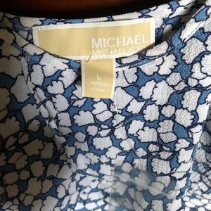 Preciosa blusa MK larga nueva